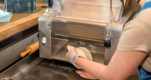 En İyi Hamur Açma Makinesi Hamur Açma Makinesi